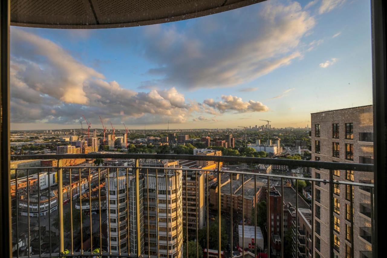 Amazing London City Skyline View & Transport Links Barking  Ngoại thất bức ảnh