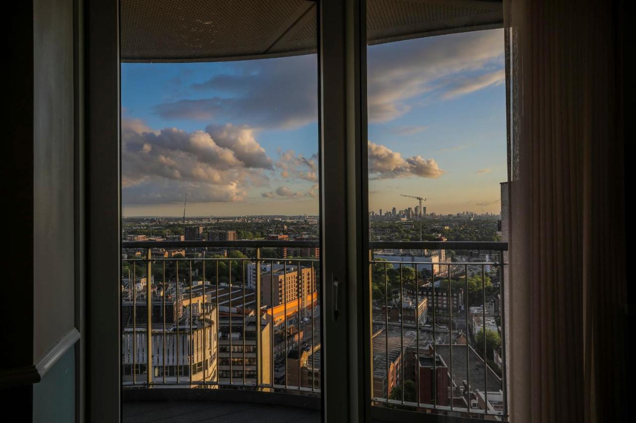 Amazing London City Skyline View & Transport Links Barking  Ngoại thất bức ảnh
