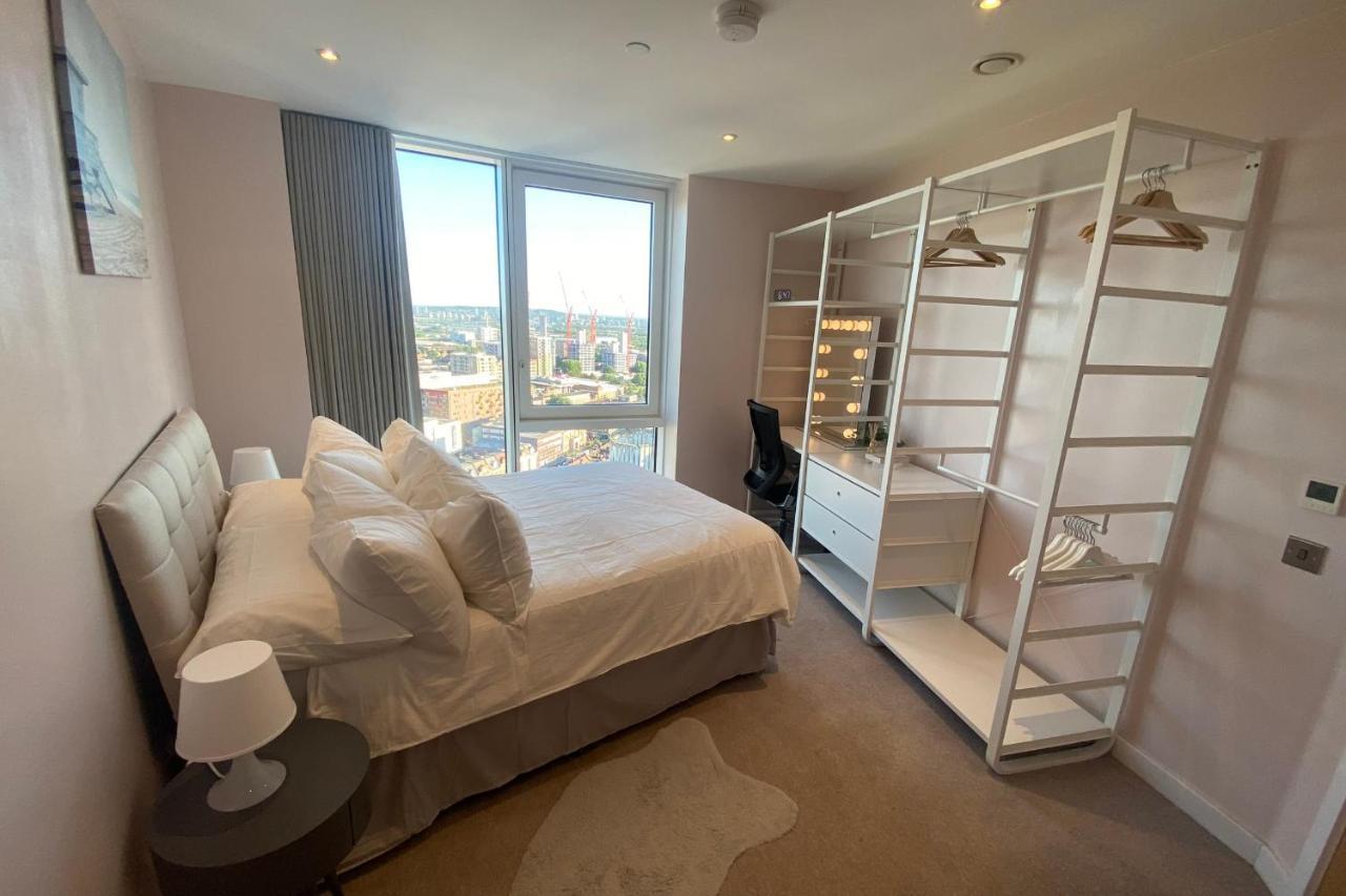 Amazing London City Skyline View & Transport Links Barking  Ngoại thất bức ảnh